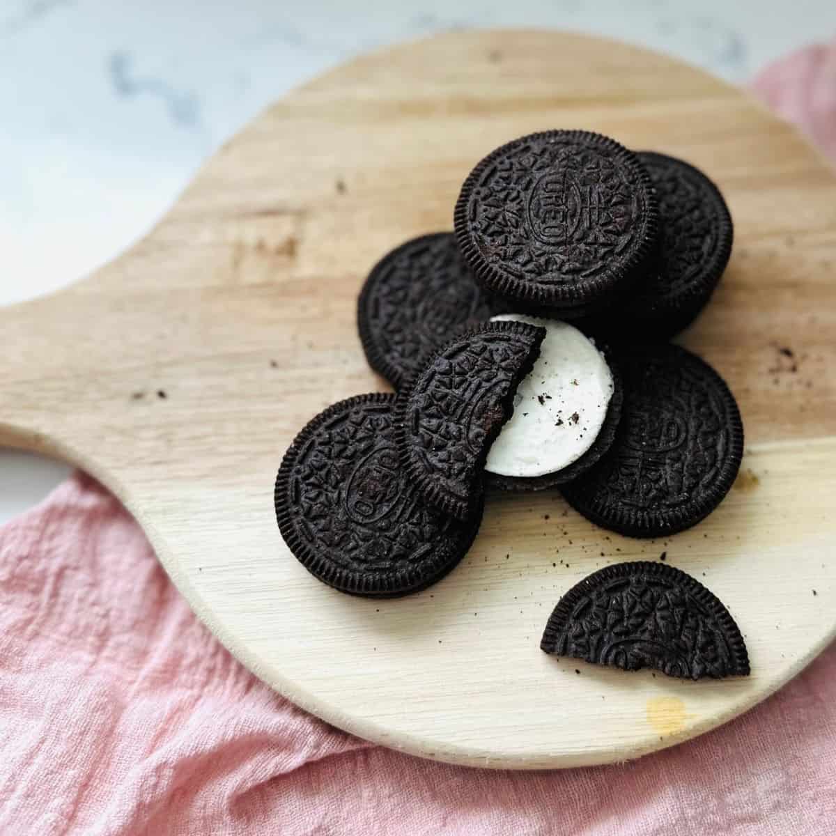 Oreo Cookies in a wooden board ready to be enjoyed.